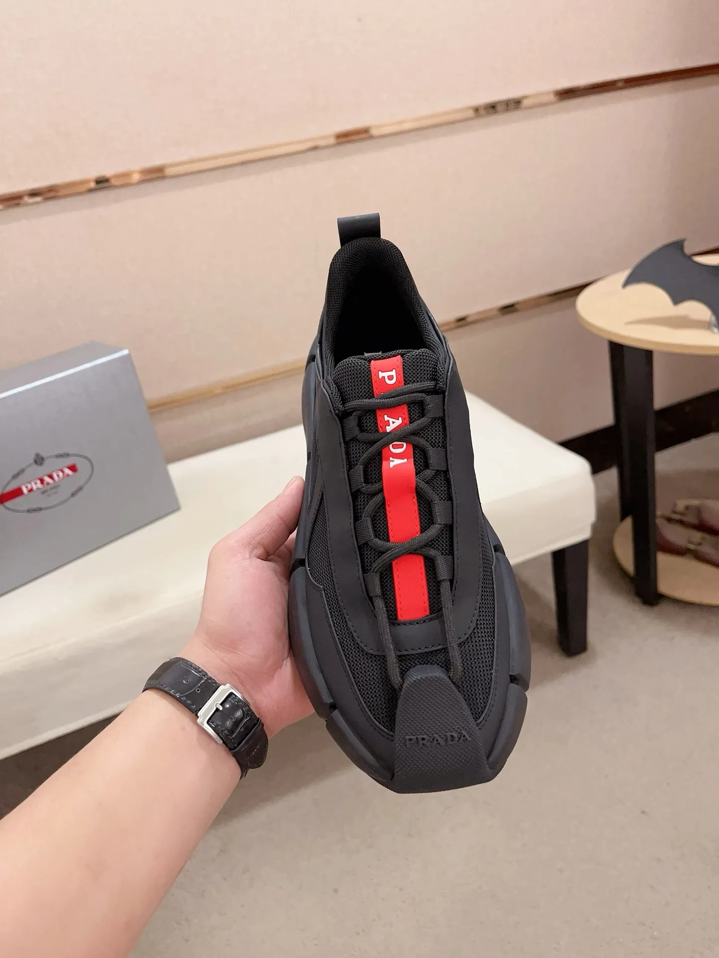Men's shoes 💰 540💰 ✔️✔️✔️High version High-quality new PRADA (Prada) counters are launched simultaneously, new men's shoes, 😘fabrics are selected from first-layer cowhide. Lining: imported elastic mesh➕cowhide lining. 👍🏿High-end☄️Open-molded non-slip rubber outsole, exquisite lines, simple and elegant, comfortable and high-end for leisure travel. Number of yards: 38 to 44. (Can be customized for 45 non-refundable)